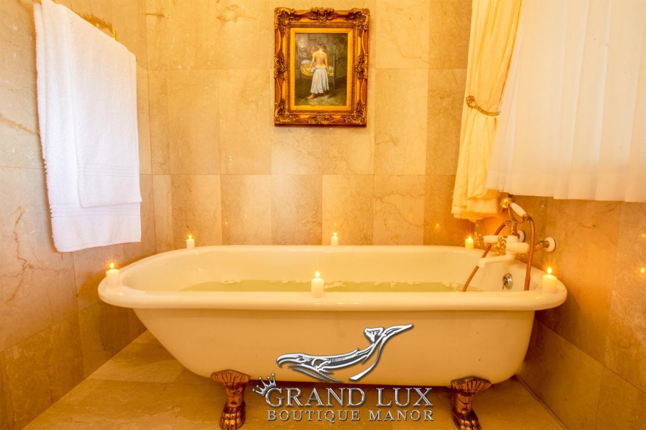 Отель Grand Lux Boutique Manor Херманус Экстерьер фото