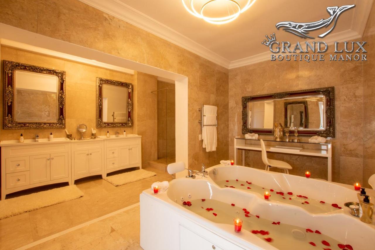 Отель Grand Lux Boutique Manor Херманус Экстерьер фото
