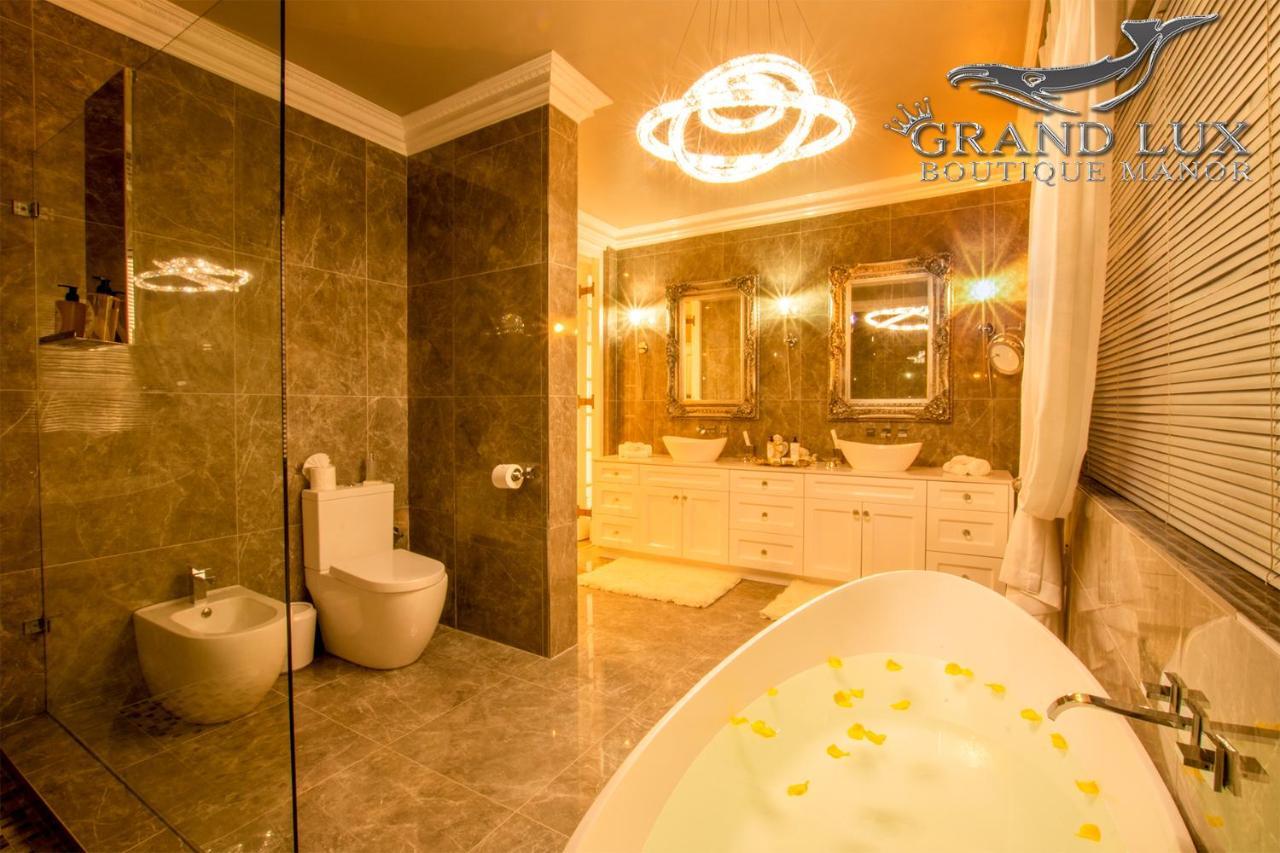 Отель Grand Lux Boutique Manor Херманус Экстерьер фото